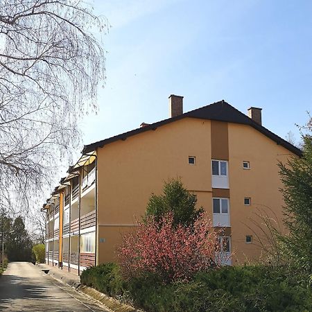 To Apartman Gunarasfuerdo Dombóvár Exterior foto